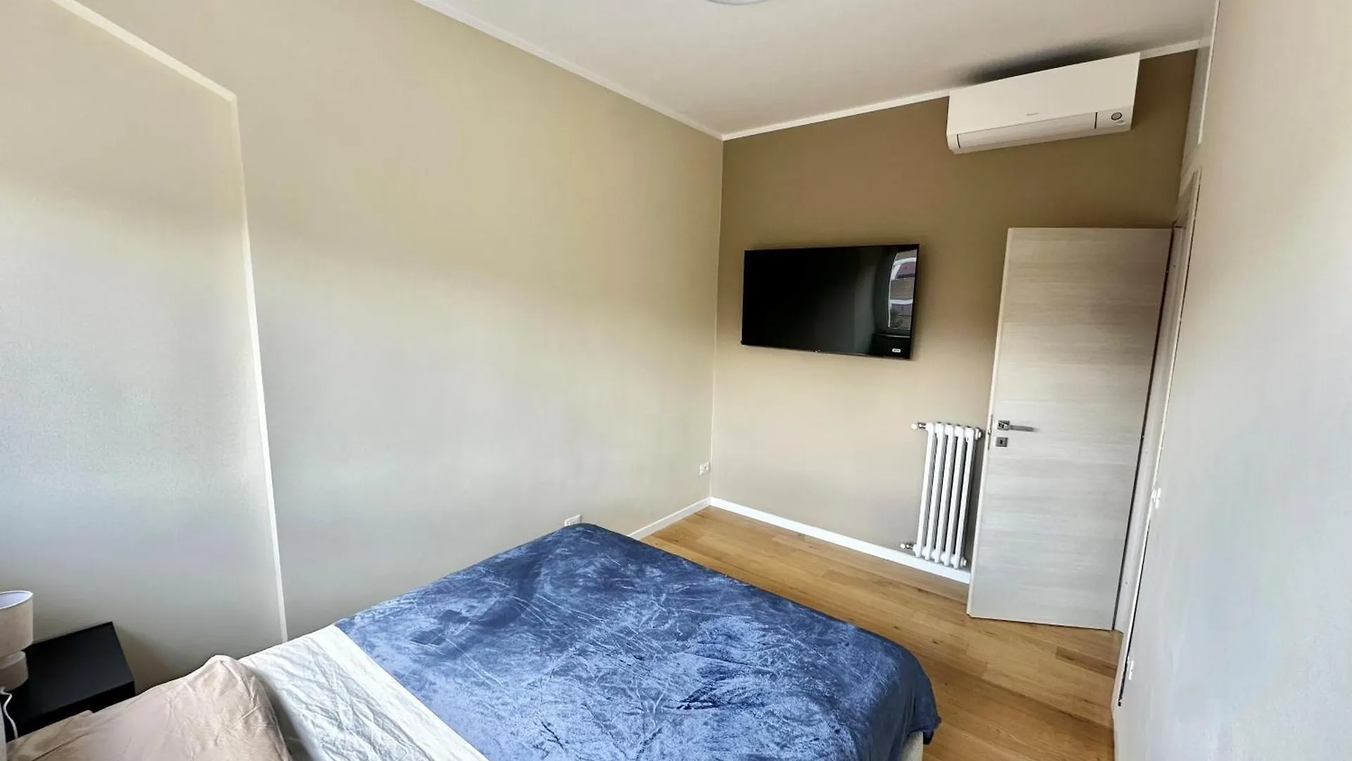 Bright Room روما